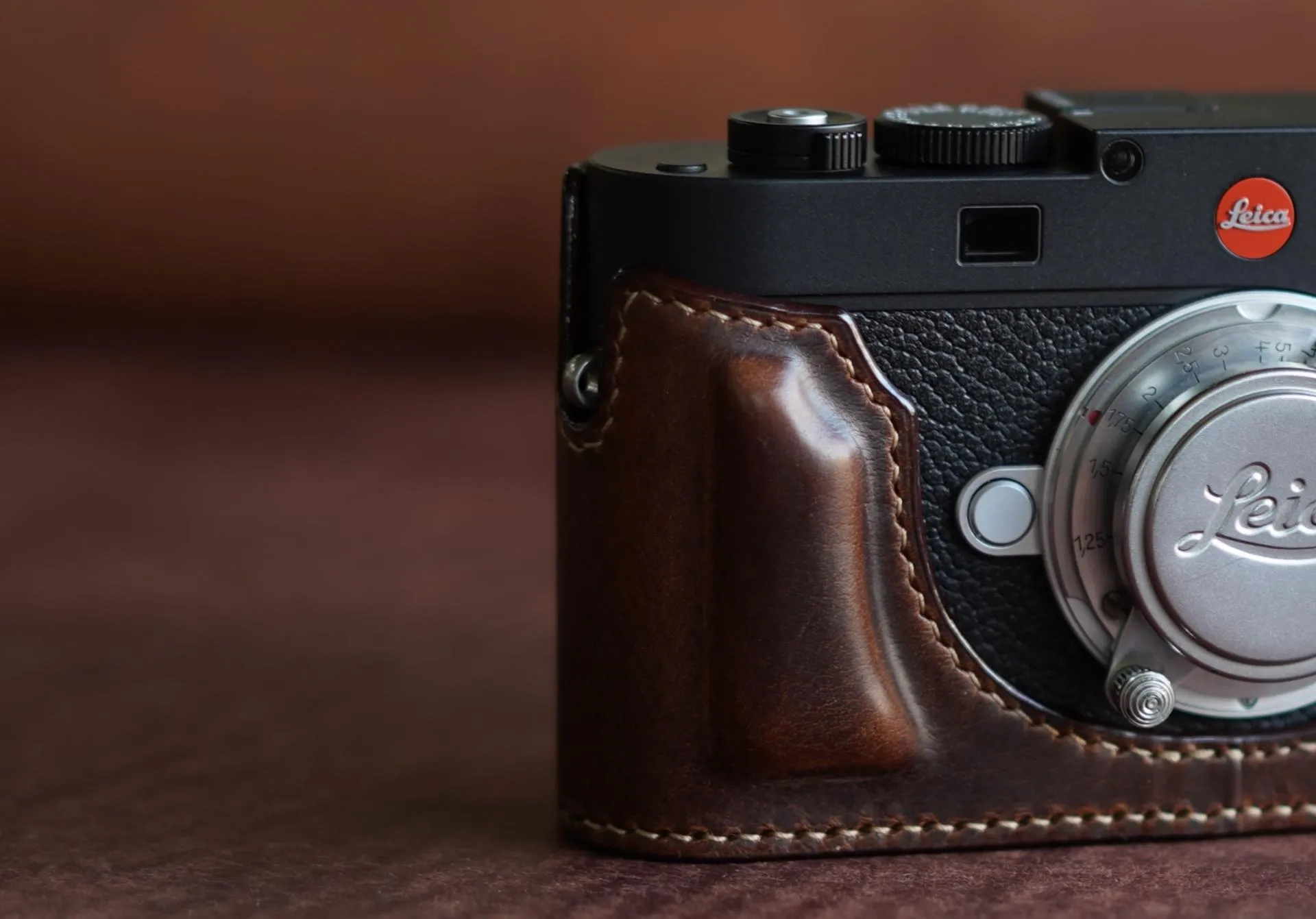 Arte di Mano Half Case for Leica M11 with Advanced Battery Access Door - Rally Volpe