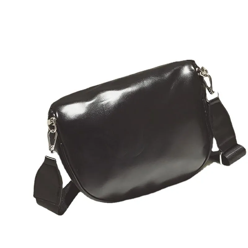 Fashionable Casual Ladies' Black Leather Shoulder Bag For Sports Hiking