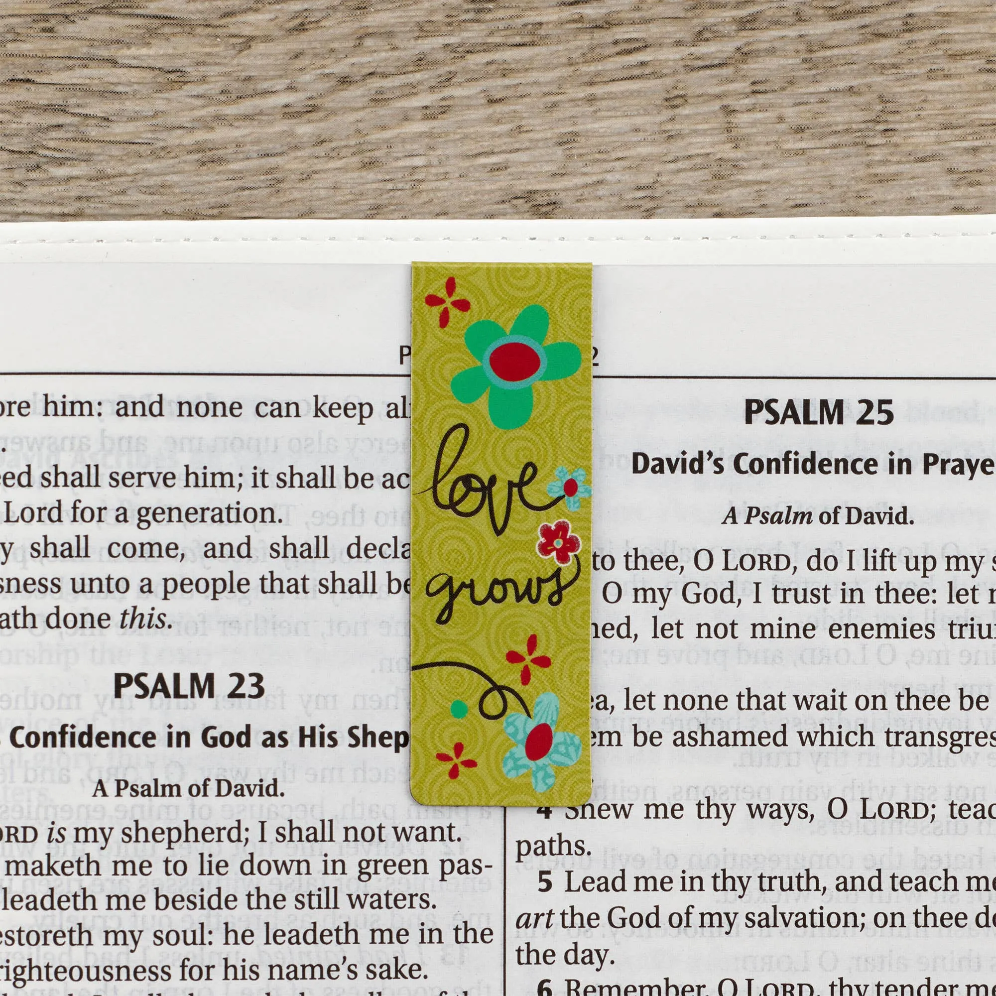 Love Never Fails Magnetic Bookmarks Set