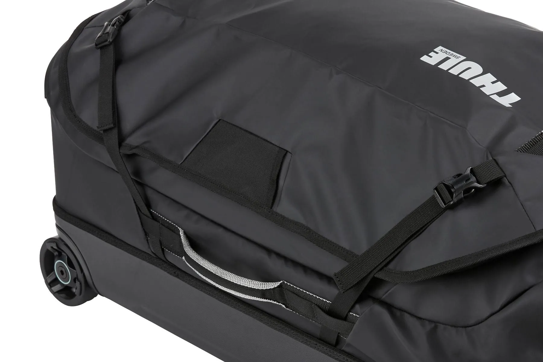 Thule Chasm 32” 2-wheeled water-resistant large check-in duffel 81cm